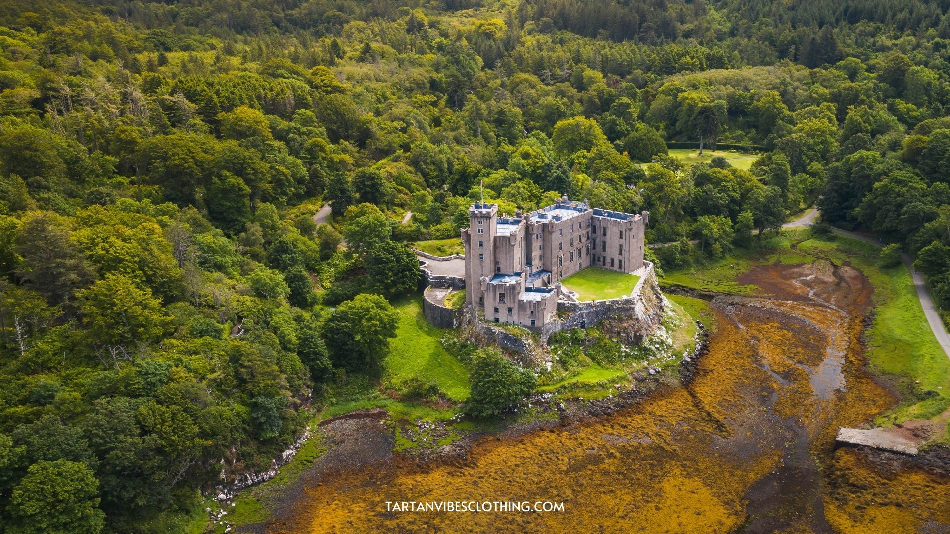 Aerial view of Dunvegan Castle and surrounding landscape stock photo