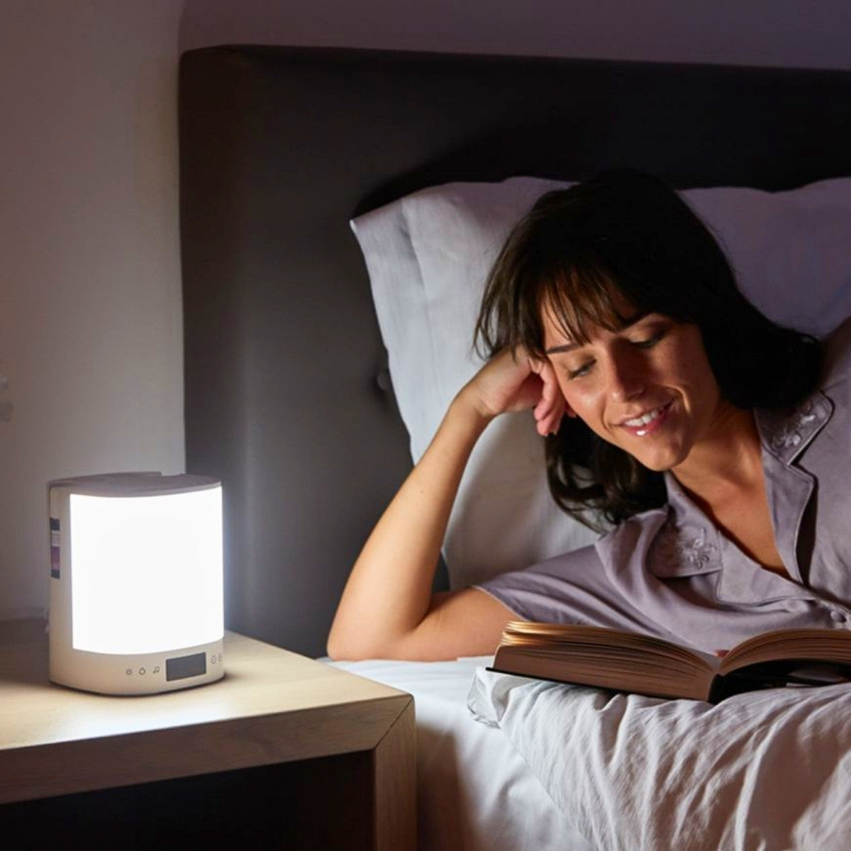 Sunrise alarm clocks with integrated diffusers