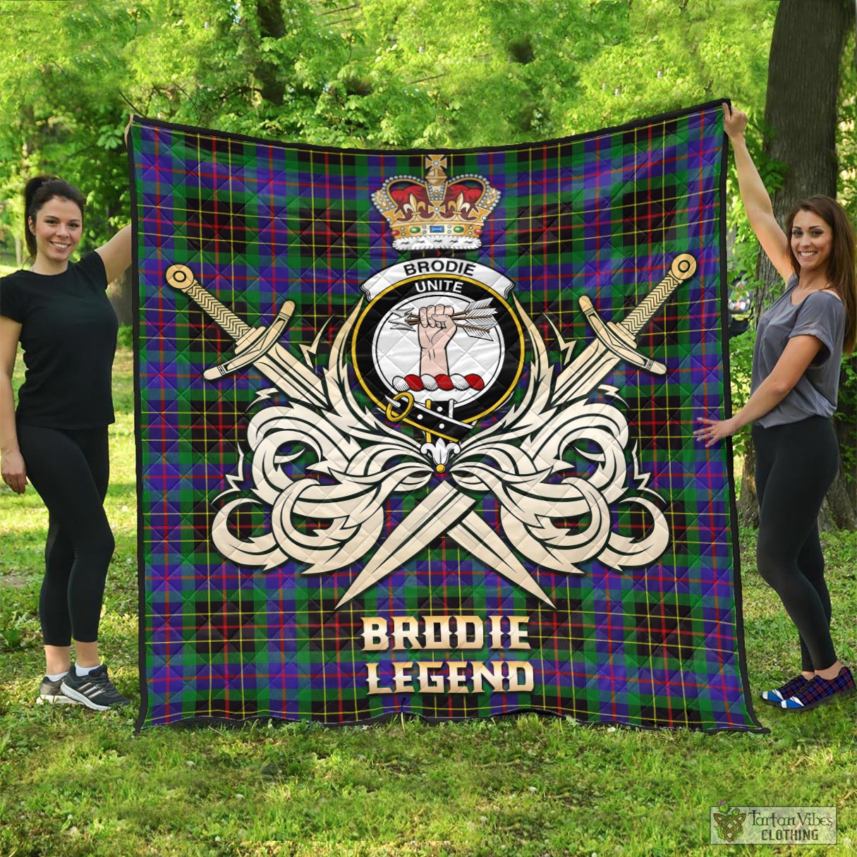 Tartan Vibes Clothing Brodie Hunting Modern Tartan Quilt with Clan Crest and the Golden Sword of Courageous Legacy