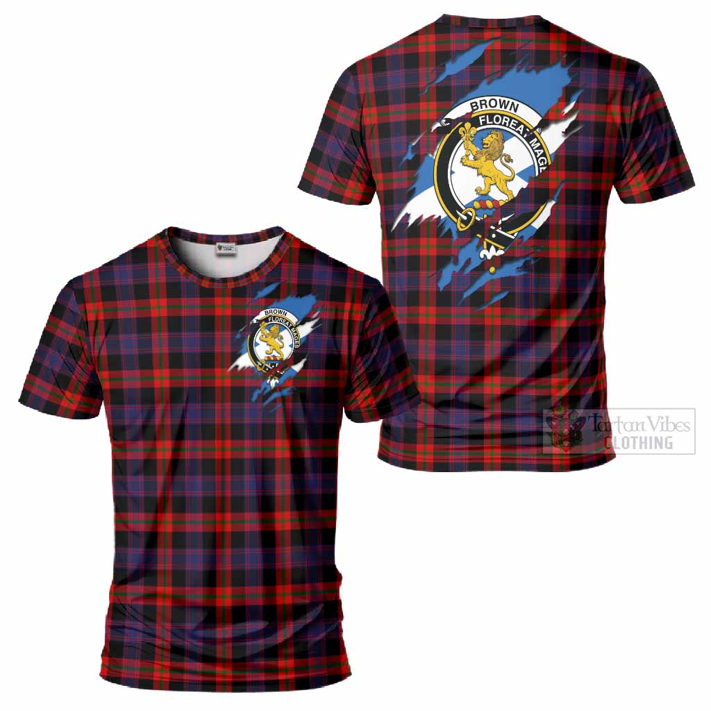 Brown (Broun) Clan Crest In Me Tartan T-Shirt Scotland Flag Style
