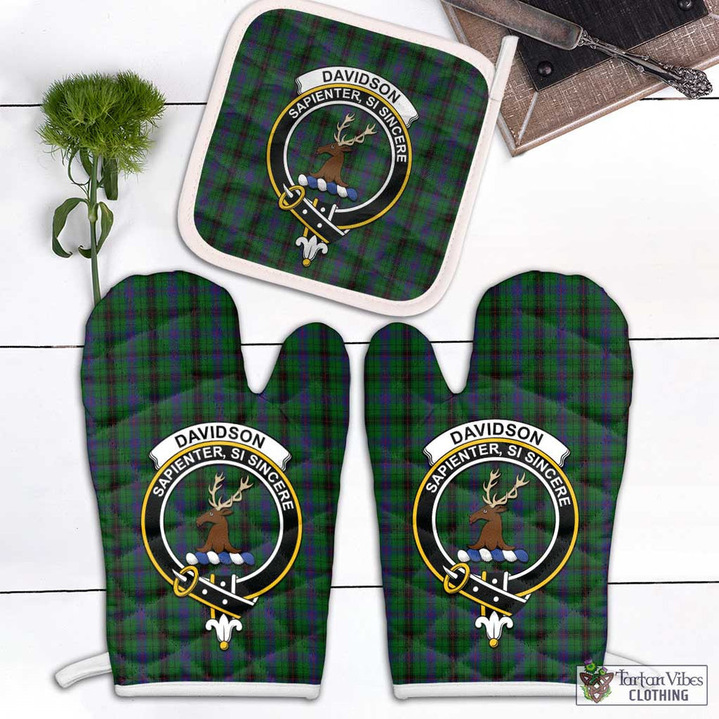 Davidson Tartan Combo Oven Mitt & Pot-Holder with Family Crest Combo 1 Oven Mitt & 1 Pot-Holder White - Tartan Vibes Clothing