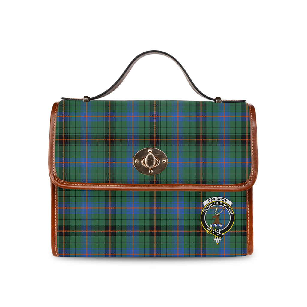 davidson-ancient-tartan-leather-strap-waterproof-canvas-bag-with-family-crest