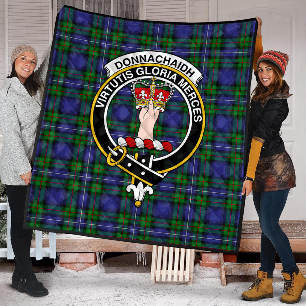 donnachaidh-tartan-quilt-with-family-crest