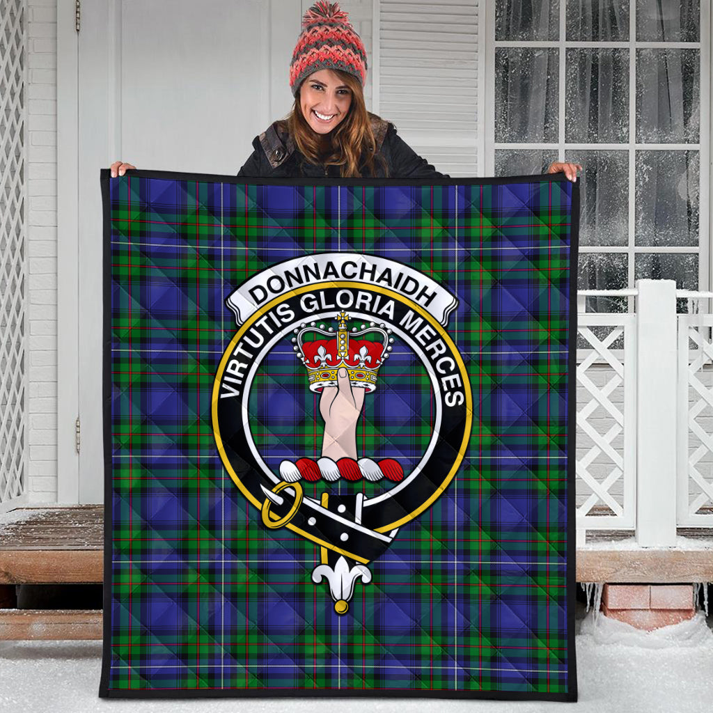 donnachaidh-tartan-quilt-with-family-crest