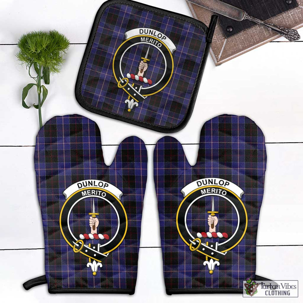 Dunlop Tartan Combo Oven Mitt & Pot-Holder with Family Crest Combo 1 Oven Mitt & 1 Pot-Holder Black - Tartan Vibes Clothing