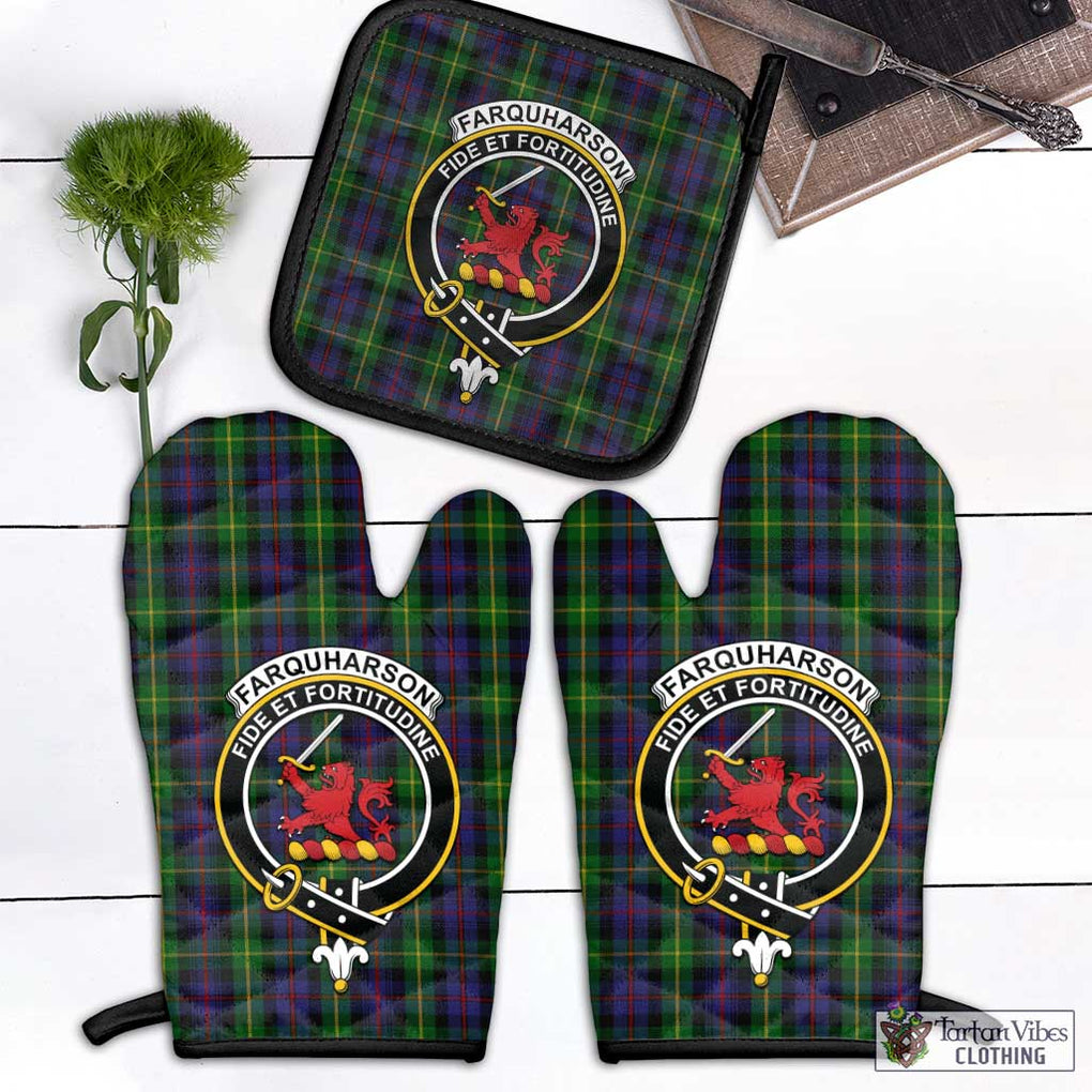 Farquharson Tartan Combo Oven Mitt & Pot-Holder with Family Crest Combo 1 Oven Mitt & 1 Pot-Holder Black - Tartan Vibes Clothing