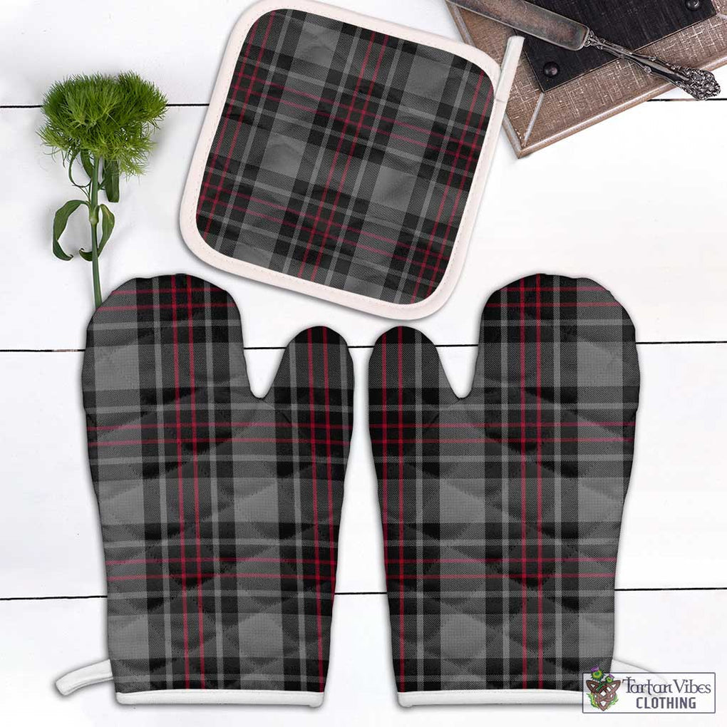 Flynn Tartan Combo Oven Mitt & Pot-Holder Combo 2 Oven Mitt & 1 Pot-Holder Black - Tartan Vibes Clothing