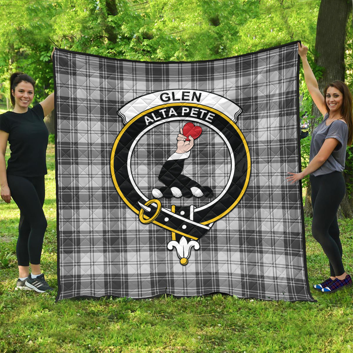 glen-tartan-quilt-with-family-crest