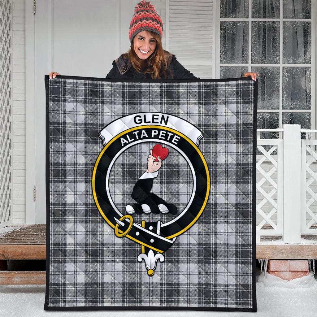 glen-tartan-quilt-with-family-crest
