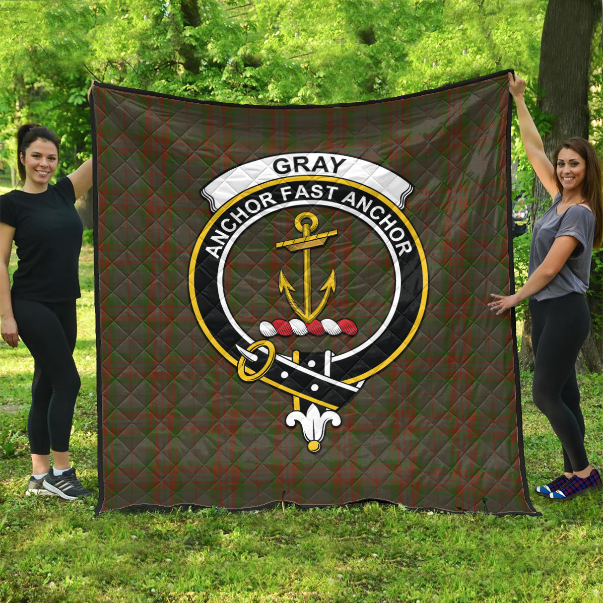 gray-tartan-quilt-with-family-crest