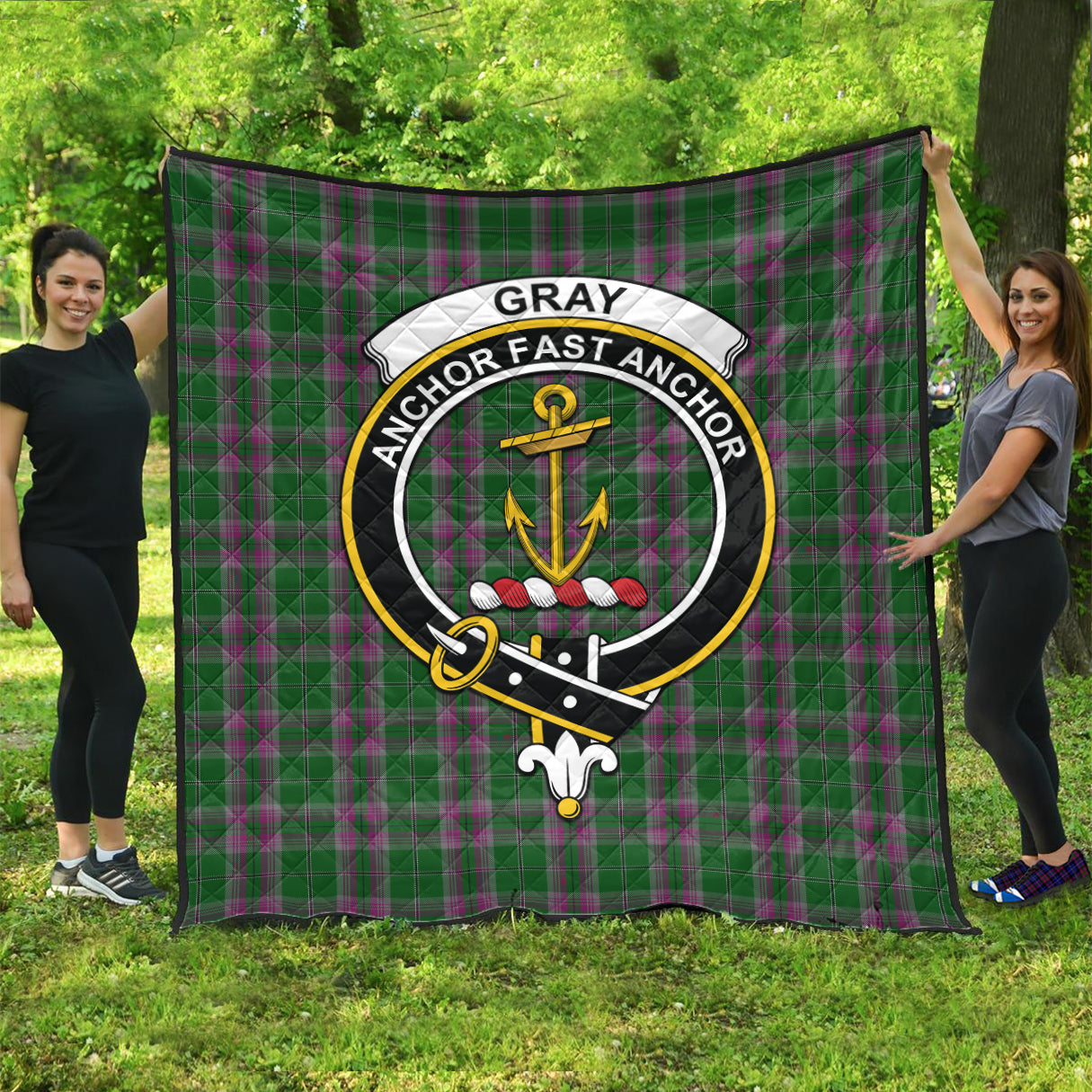gray-hunting-tartan-quilt-with-family-crest