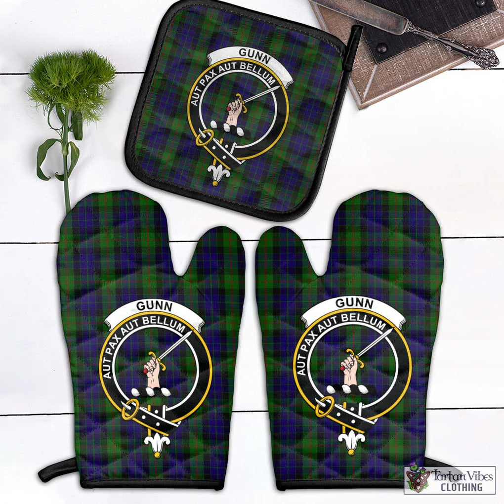 Gunn Tartan Combo Oven Mitt & Pot-Holder with Family Crest Combo 1 Oven Mitt & 1 Pot-Holder Black - Tartan Vibes Clothing