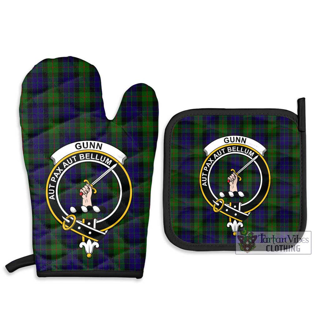 Gunn Tartan Combo Oven Mitt & Pot-Holder with Family Crest Combo 1 Oven Mitt & 2 Pot-Holder Black - Tartan Vibes Clothing