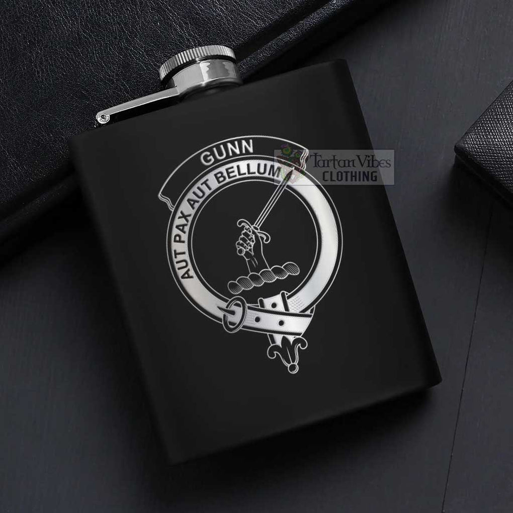 Tartan Vibes Clothing Gunn Crest Hip Flask Set 7oz Black Stainless Steel with A Gift Box