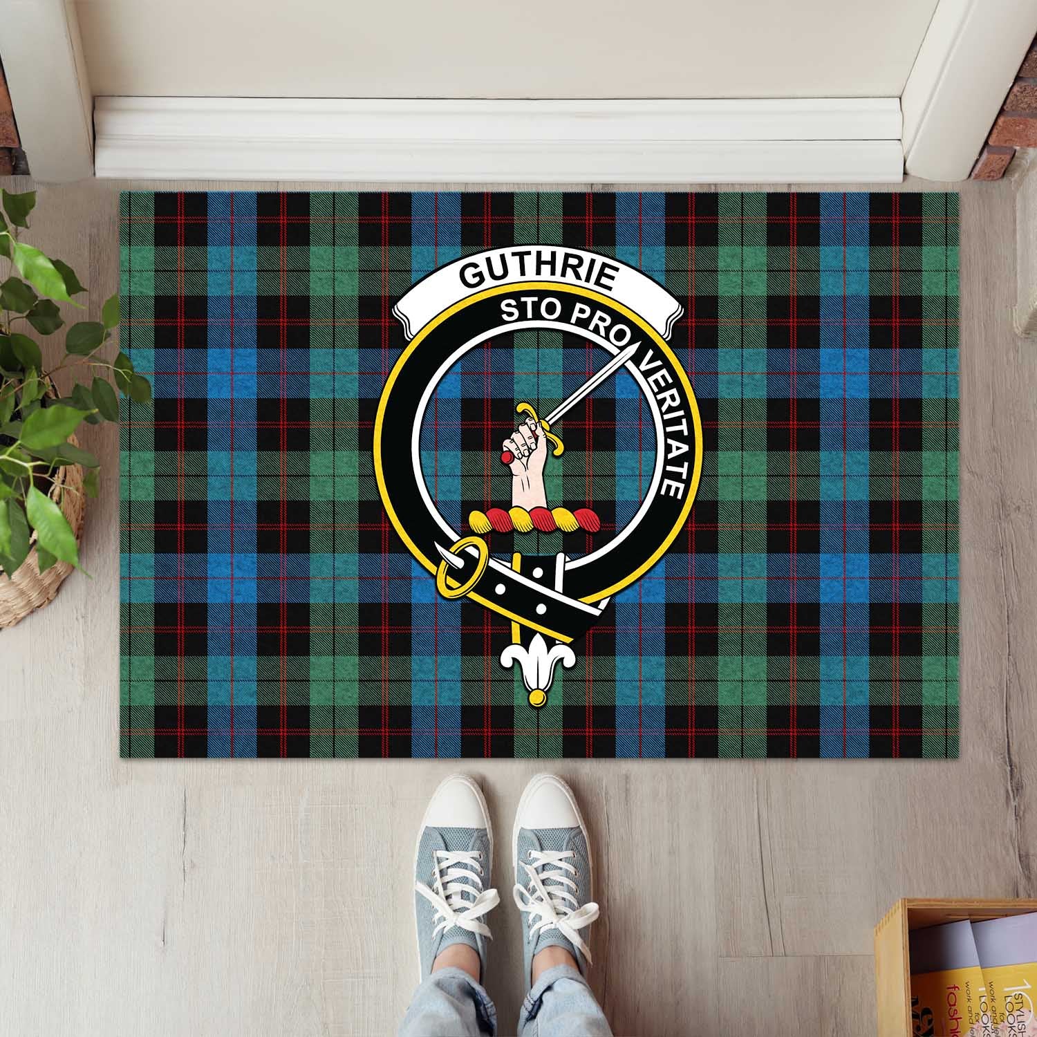 Guthrie Modern Tartan Crest Zipper Hoodie - Circle Style