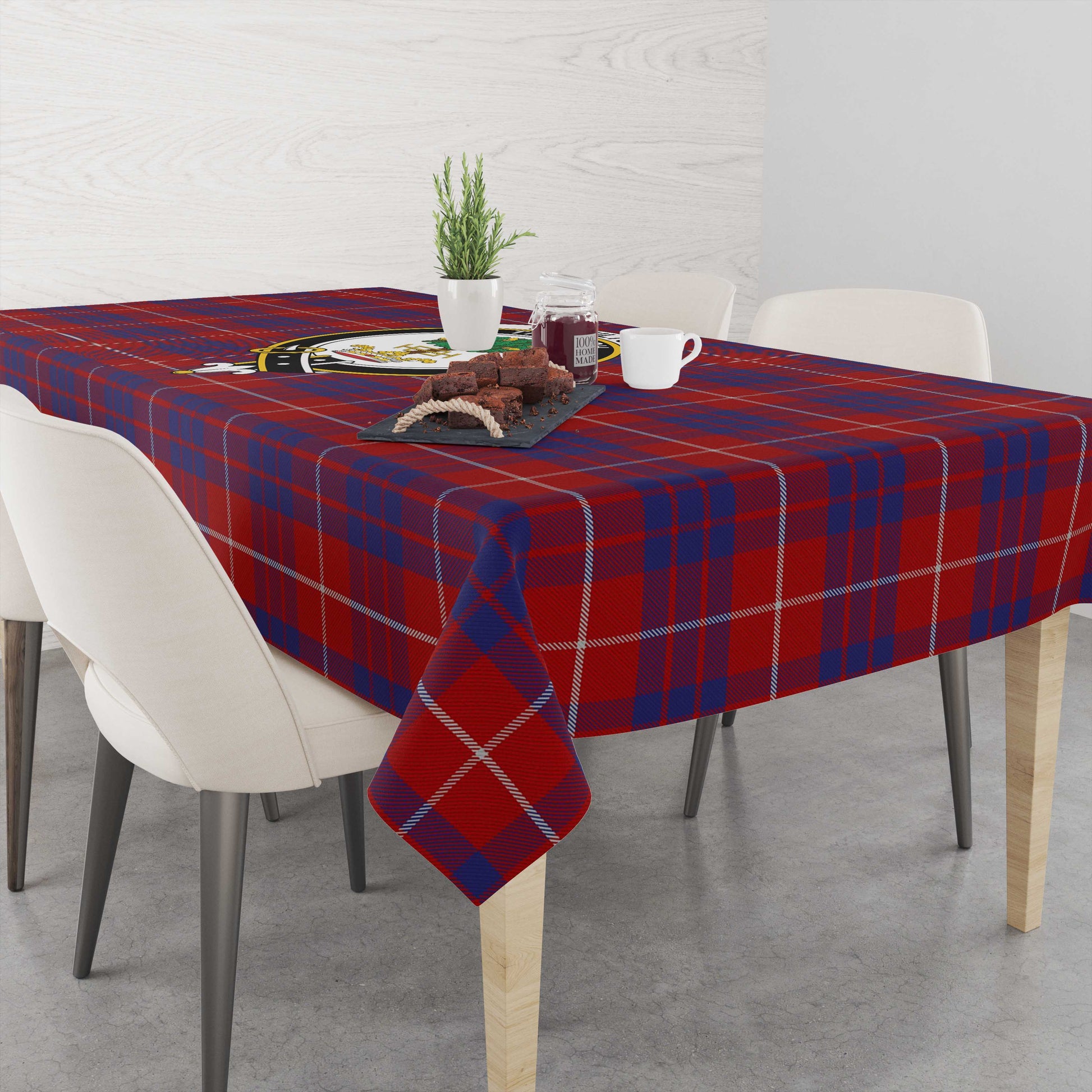 hamilton-tatan-tablecloth-with-family-crest
