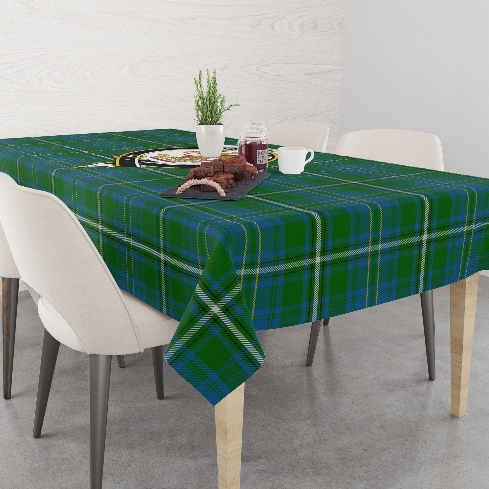 hay-hunting-tatan-tablecloth-with-family-crest