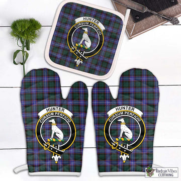 Hunter (Hunterston) Tartan Combo Oven Mitt & Pot-Holder with Family Crest Combo 1 Oven Mitt & 1 Pot-Holder White - Tartan Vibes Clothing