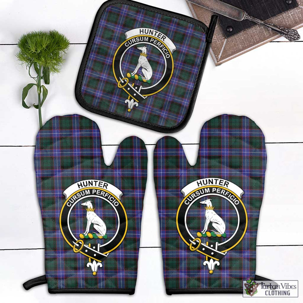 Hunter (Hunterston) Tartan Combo Oven Mitt & Pot-Holder with Family Crest Combo 1 Oven Mitt & 1 Pot-Holder Black - Tartan Vibes Clothing