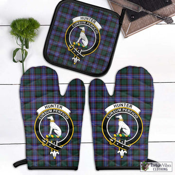 Hunter (Hunterston) Tartan Combo Oven Mitt & Pot-Holder with Family Crest Combo 1 Oven Mitt & 1 Pot-Holder Black - Tartan Vibes Clothing