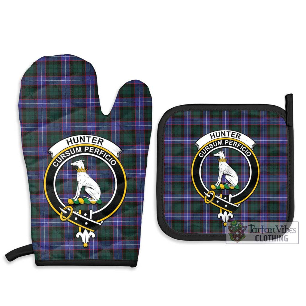 Hunter (Hunterston) Tartan Combo Oven Mitt & Pot-Holder with Family Crest Combo 1 Oven Mitt & 2 Pot-Holder Black - Tartan Vibes Clothing