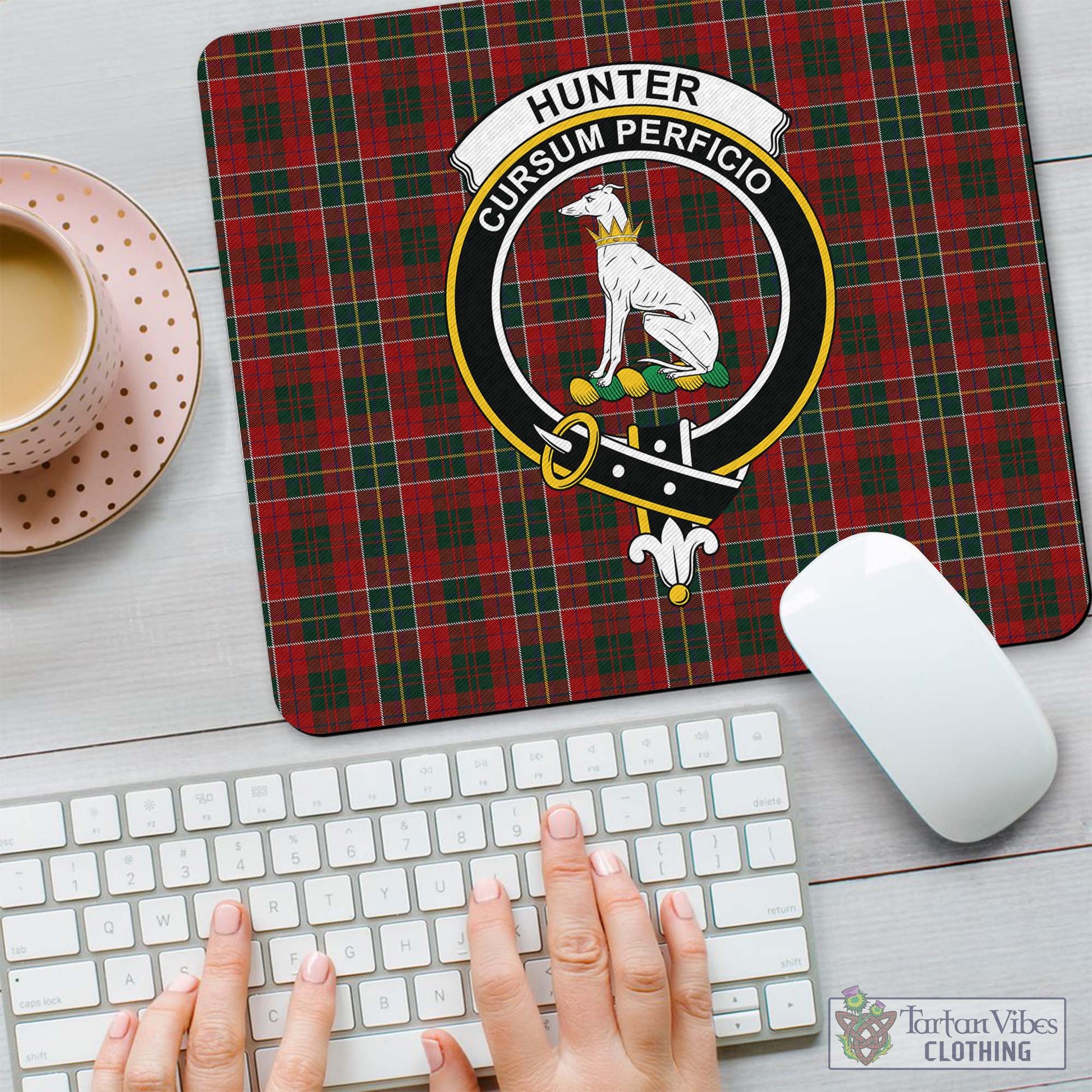 Tartan Vibes Clothing Hunter USA Tartan Mouse Pad with Family Crest
