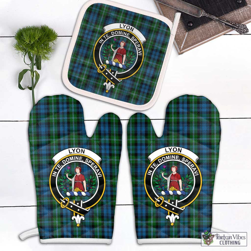 Lyon Tartan Combo Oven Mitt & Pot-Holder with Family Crest Combo 2 Oven Mitt & 1 Pot-Holder Black - Tartan Vibes Clothing