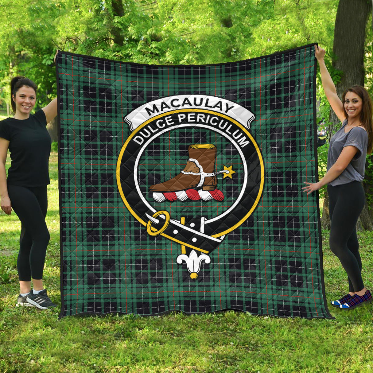 macaulay-hunting-ancient-tartan-quilt-with-family-crest