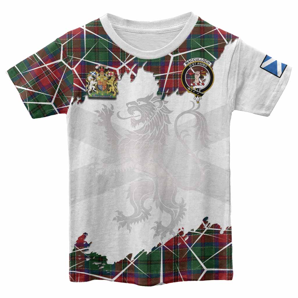 MacCulloch (McCulloch) Tartan Kid T-shirt with Family Crest and Lion Rampant Grunge Style