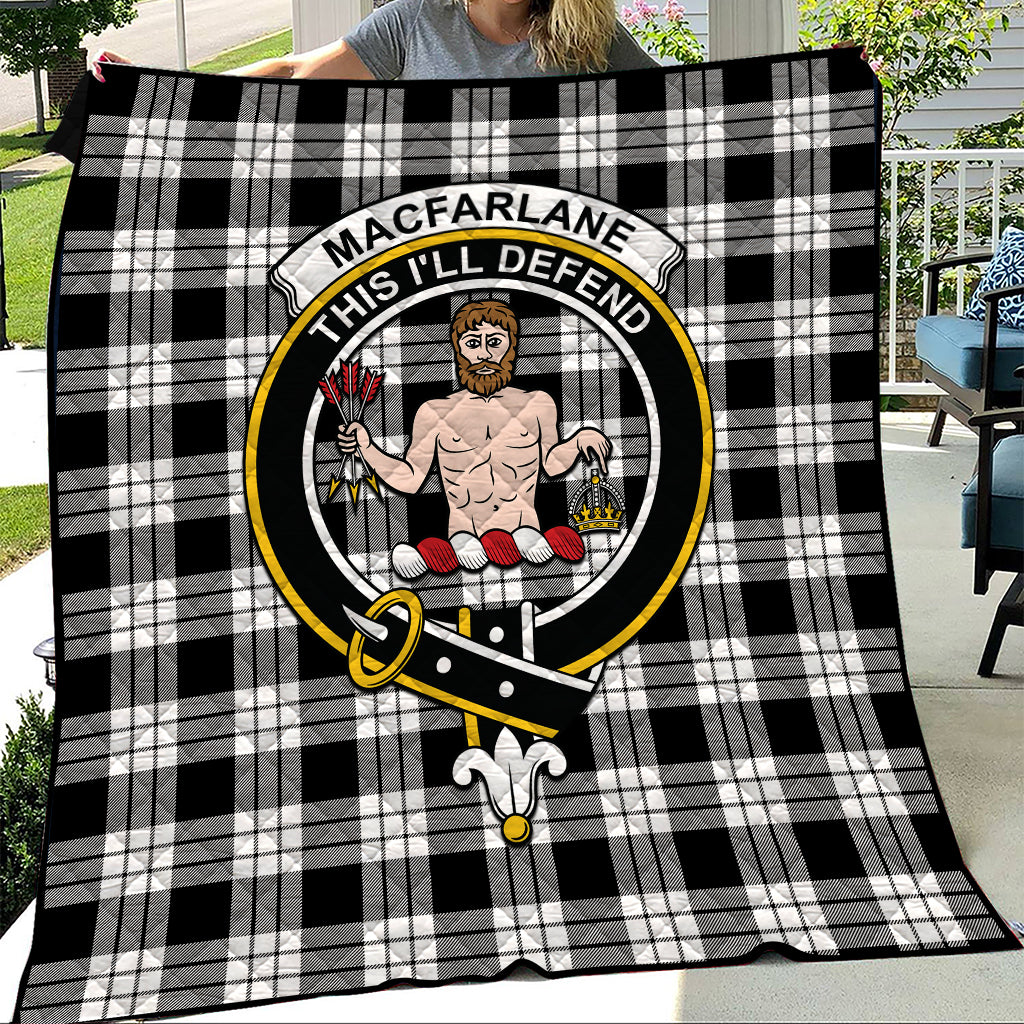 macfarlane-black-white-tartan-quilt-with-family-crest