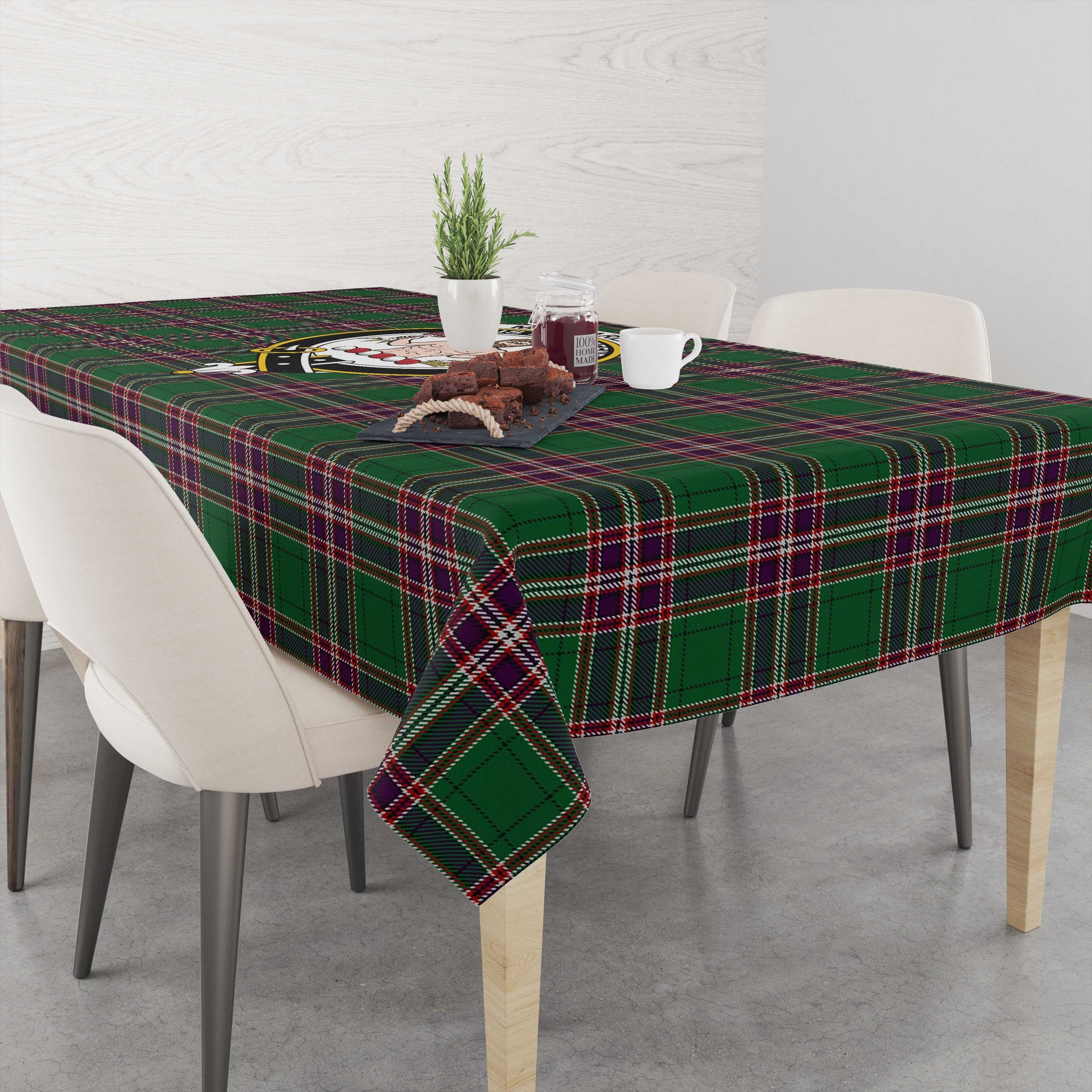 macfarlane-hunting-tatan-tablecloth-with-family-crest