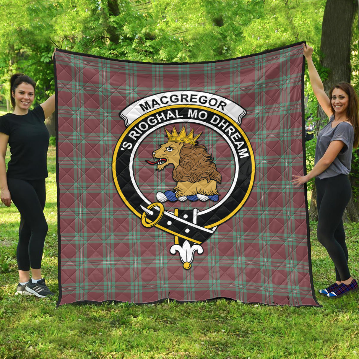 macgregor-hunting-ancient-tartan-quilt-with-family-crest