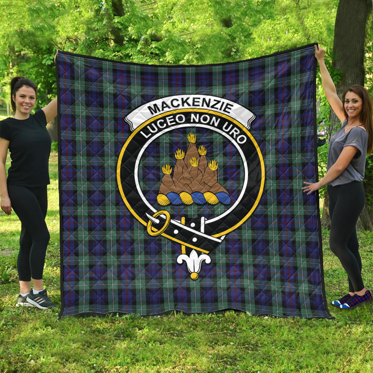mackenzie-hunting-green-tartan-quilt-with-family-crest