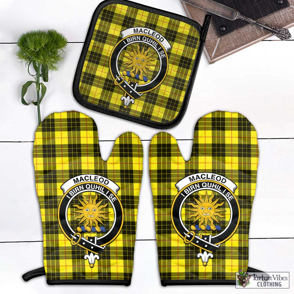 MacLeod (McLeod) Tartan Combo Oven Mitt & Pot-Holder with Family Crest Combo 1 Oven Mitt & 1 Pot-Holder Black - Tartan Vibes Clothing