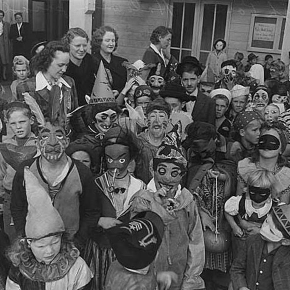 Mumming, guising, and disguise