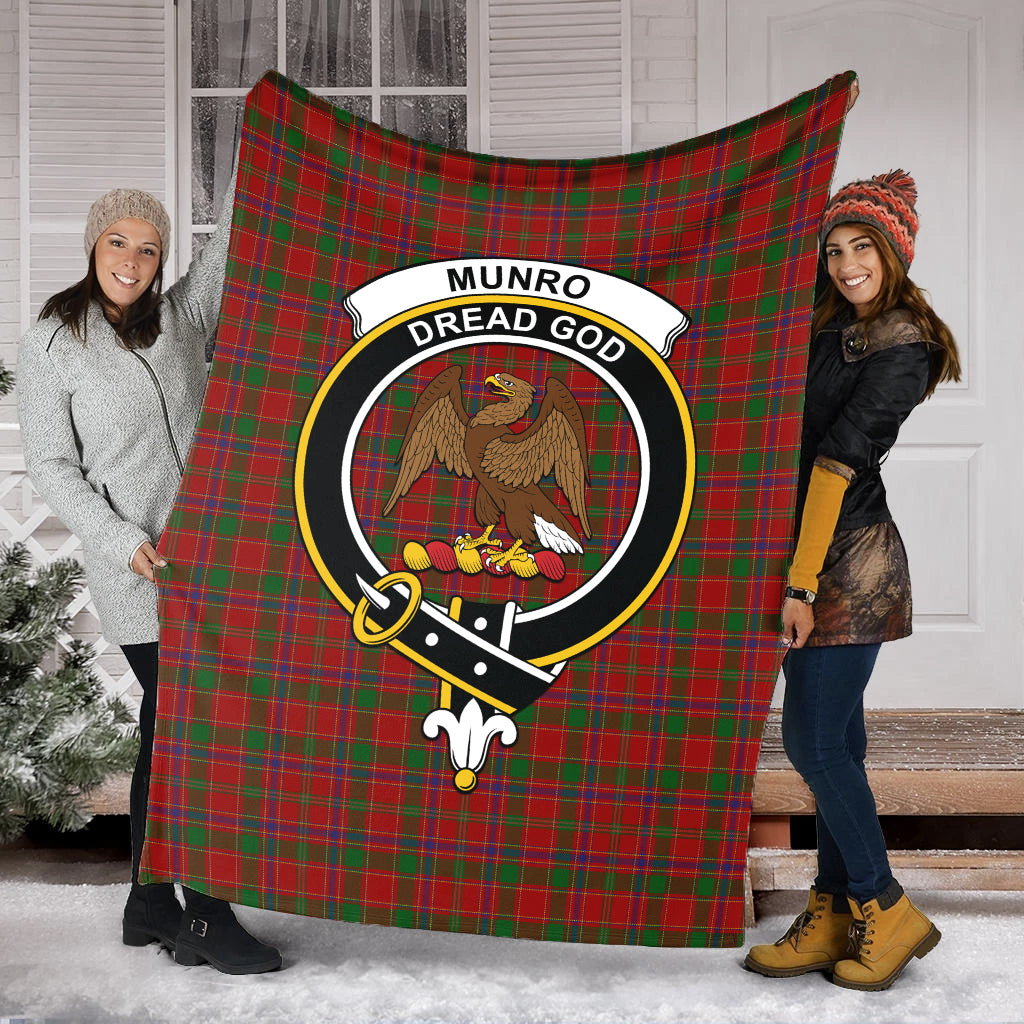 munro-tartab-blanket-with-family-crest