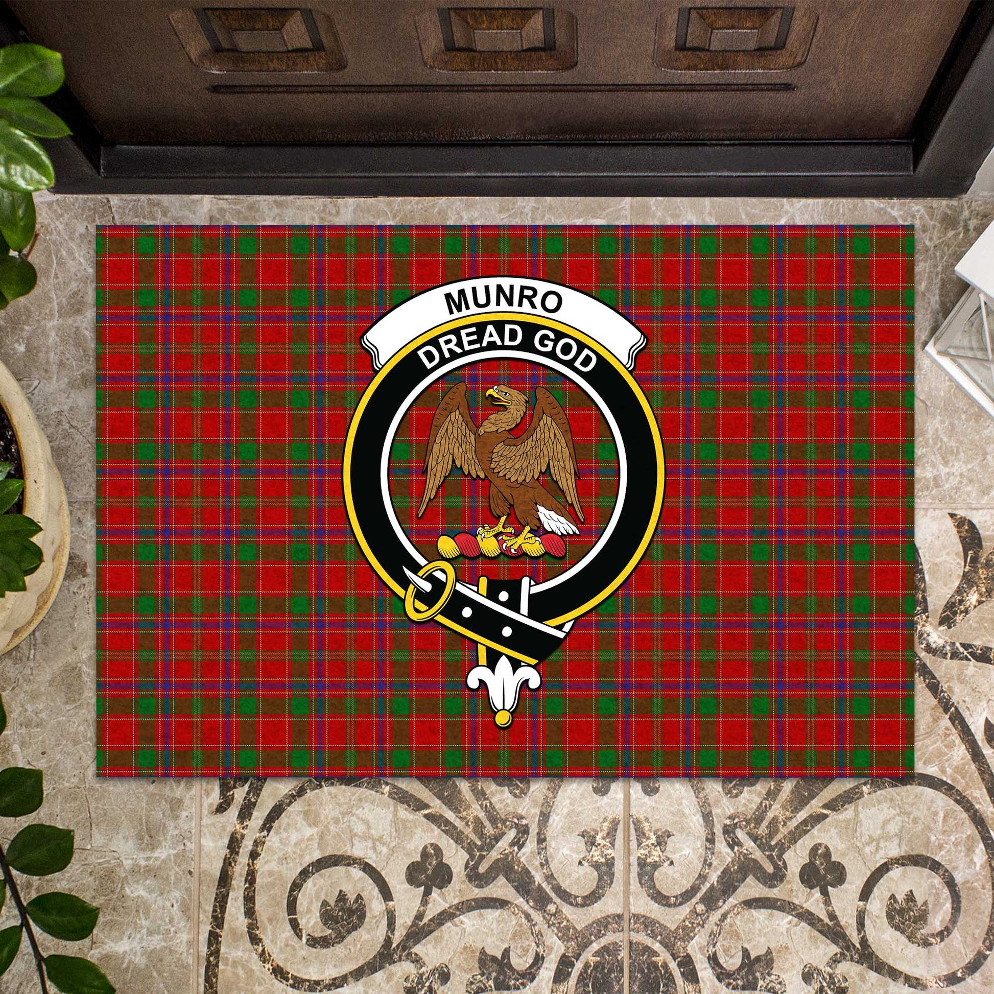 Munro (Monroe) Tartan Rubber Doormat with Family Crest - Tartan Vibes Clothing