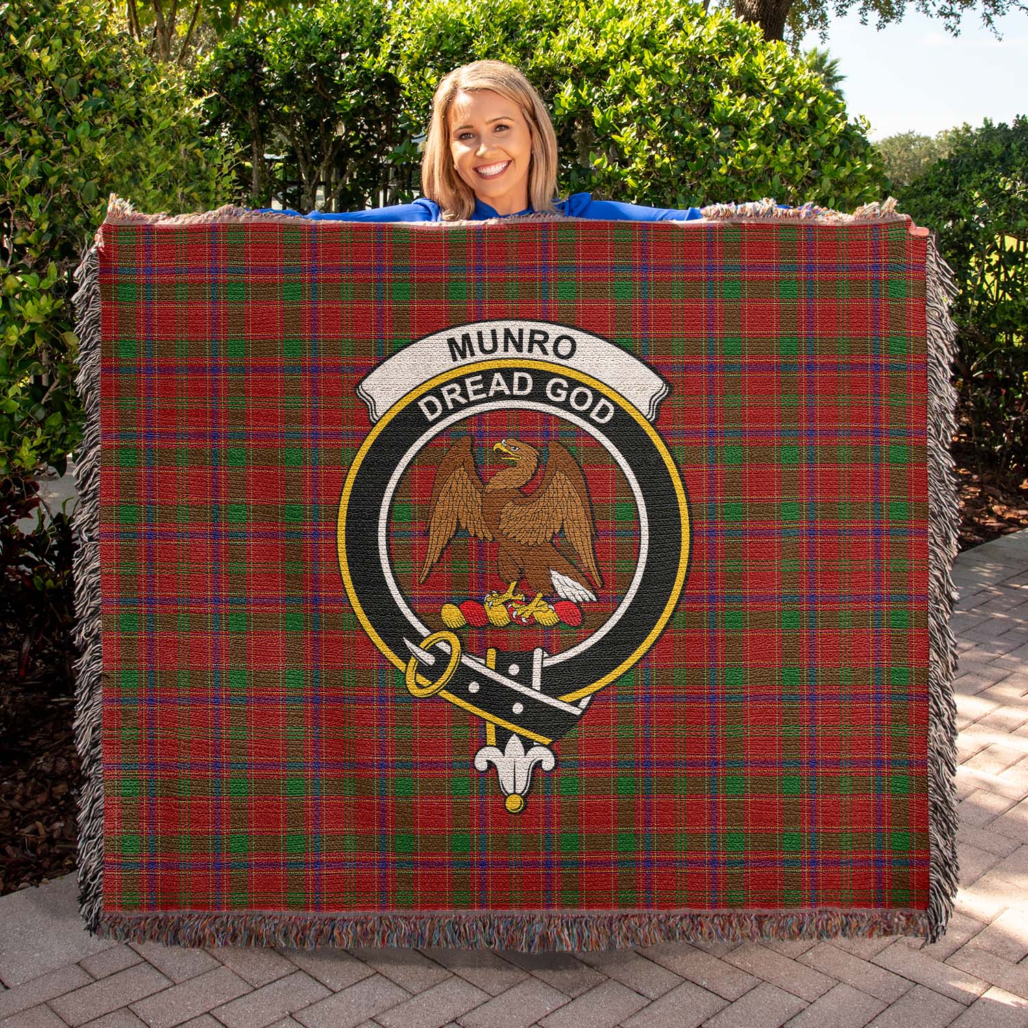 Tartan Vibes Clothing Munro Tartan Woven Blanket with Family Crest
