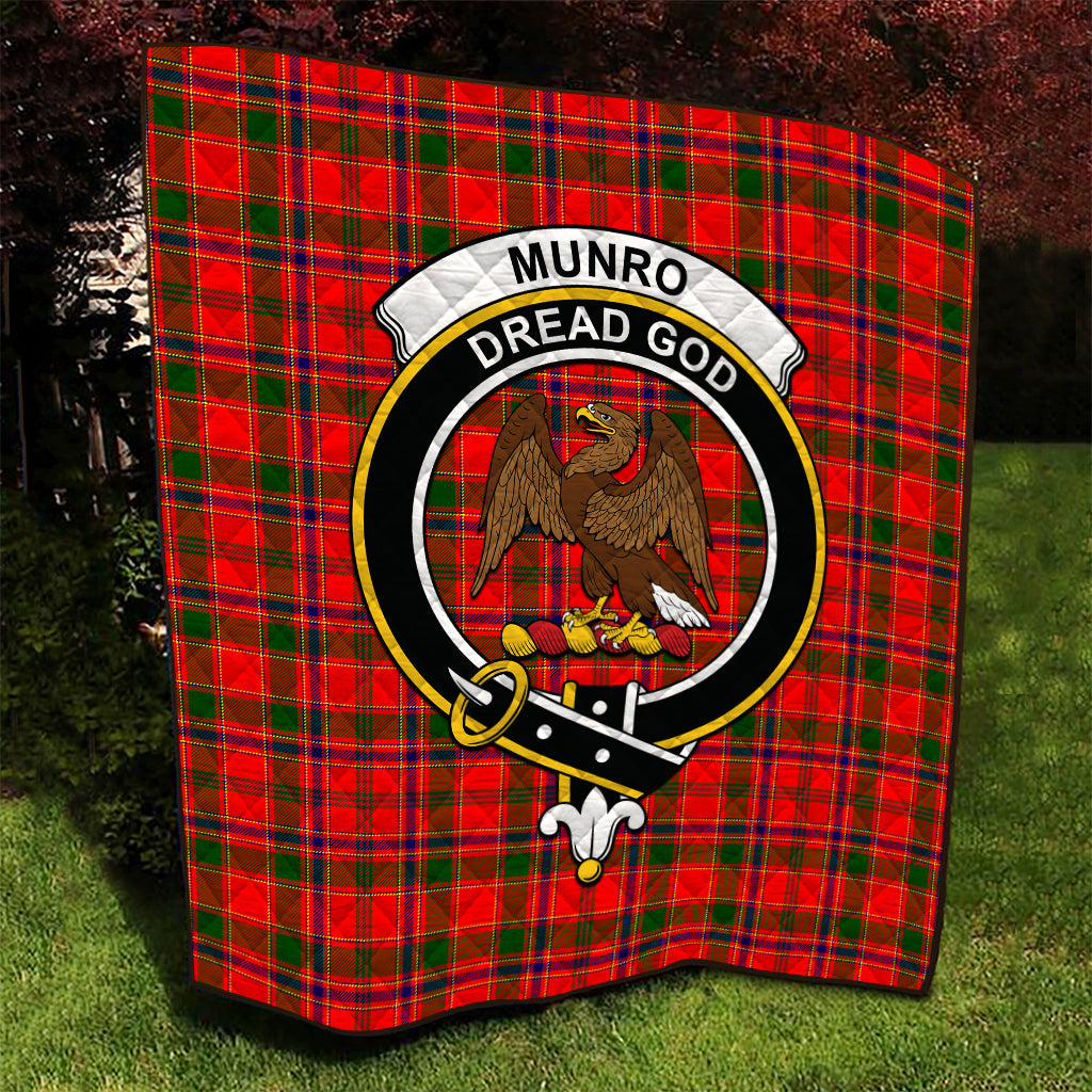 munro-modern-tartan-quilt-with-family-crest