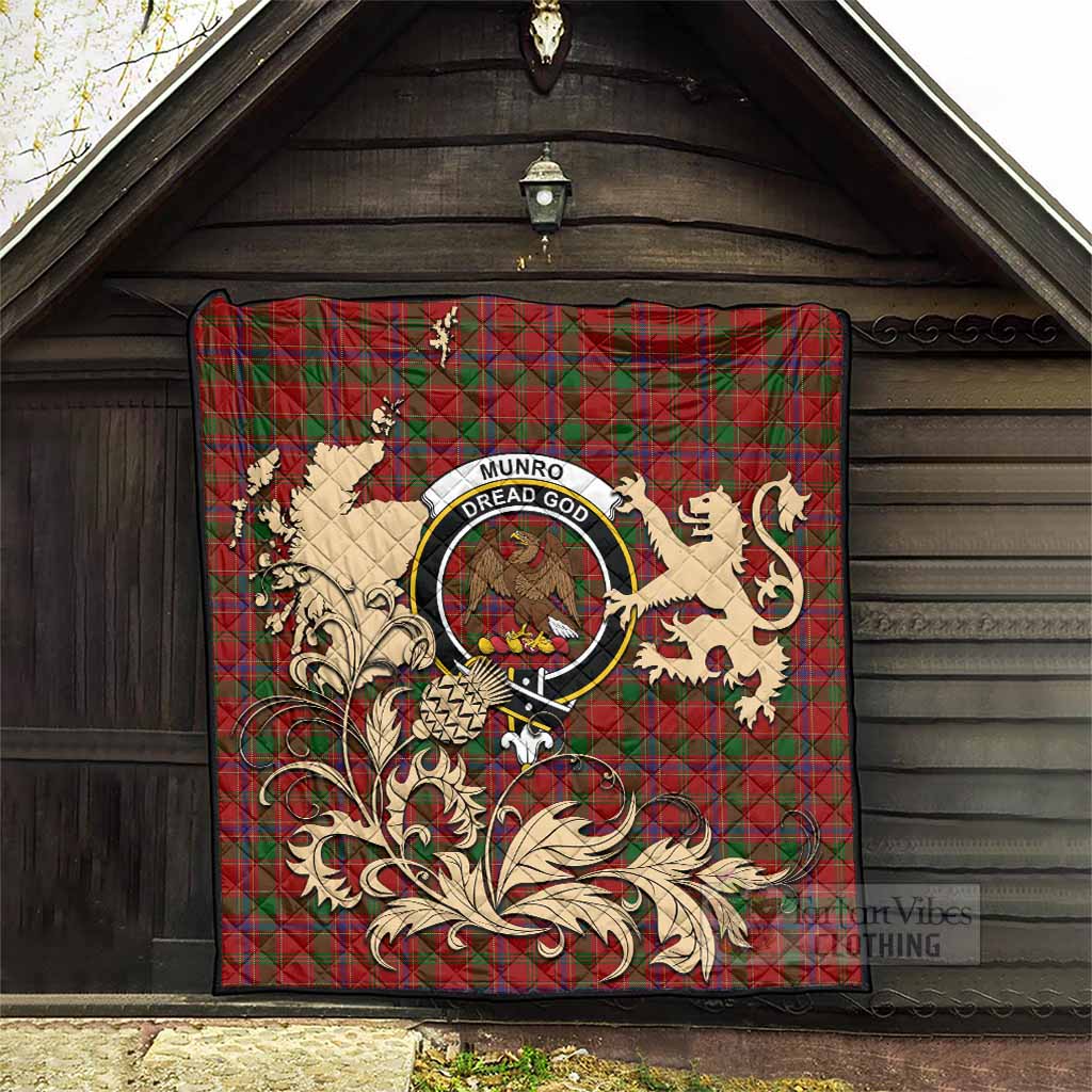 Munro (Monroe) Tartan Crest Premium Quilt with Scottish Iconic Symbols 