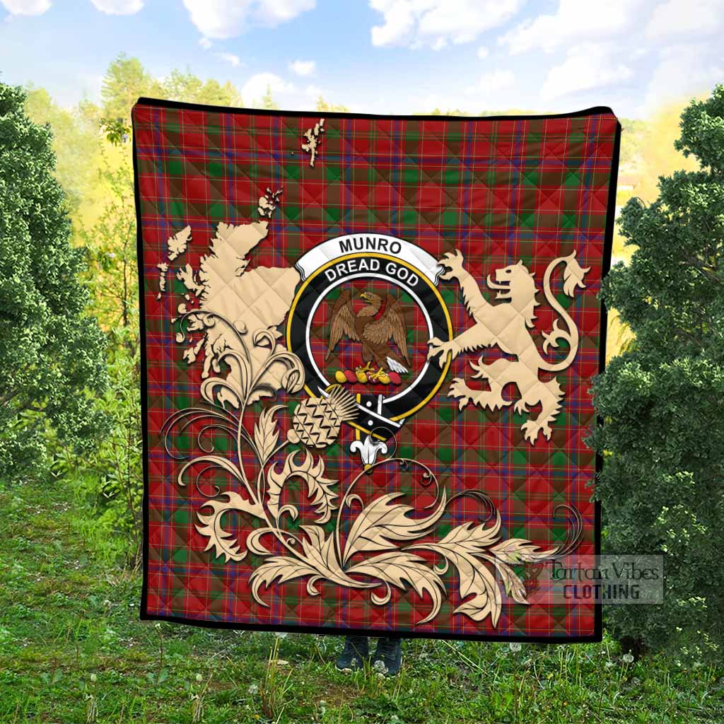 Munro (Monroe) Tartan Crest Premium Quilt with Scottish Iconic Symbols 