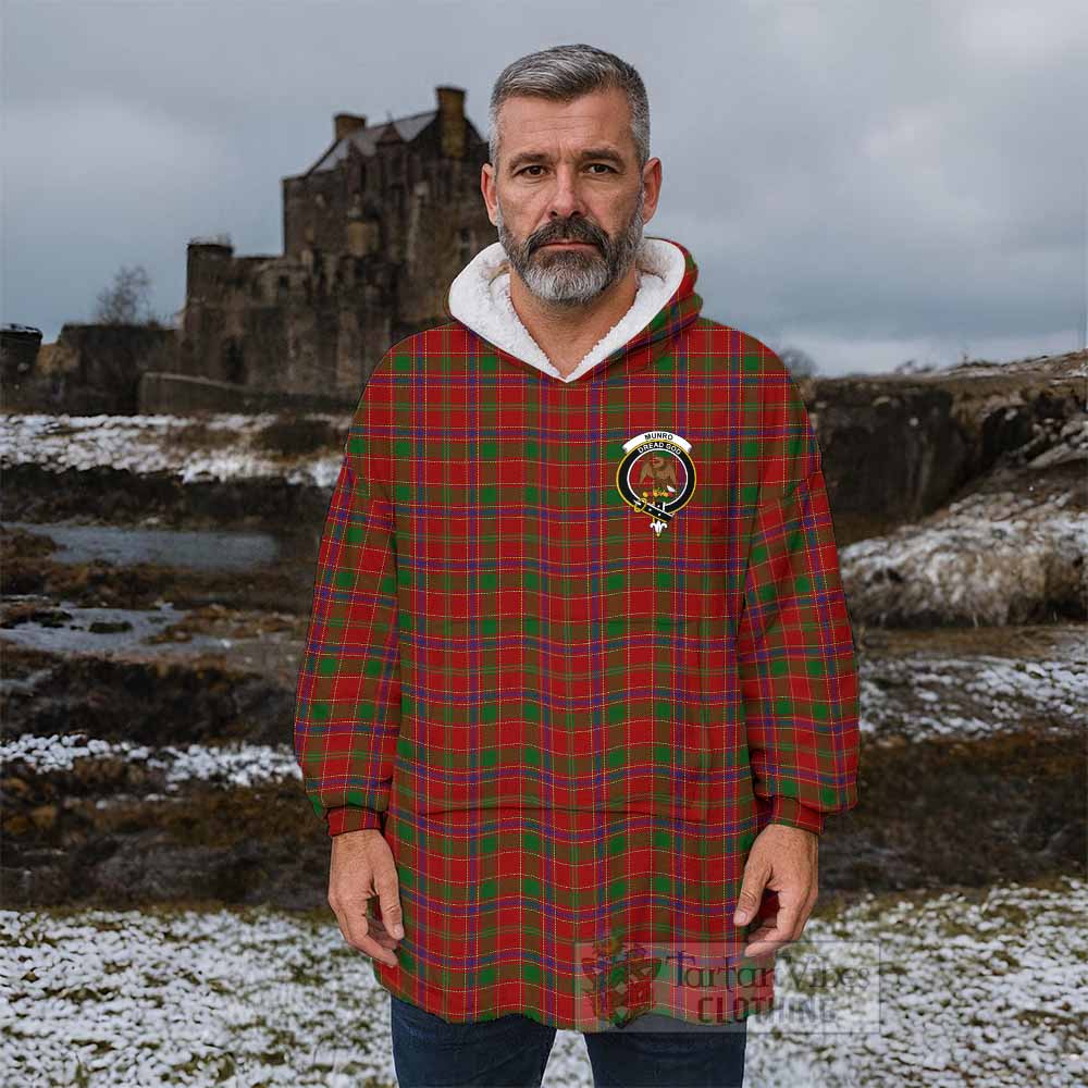 Munro (Monroe) Tartan Wearable Blanket with Family Crest - Tartan Vibes Clothing