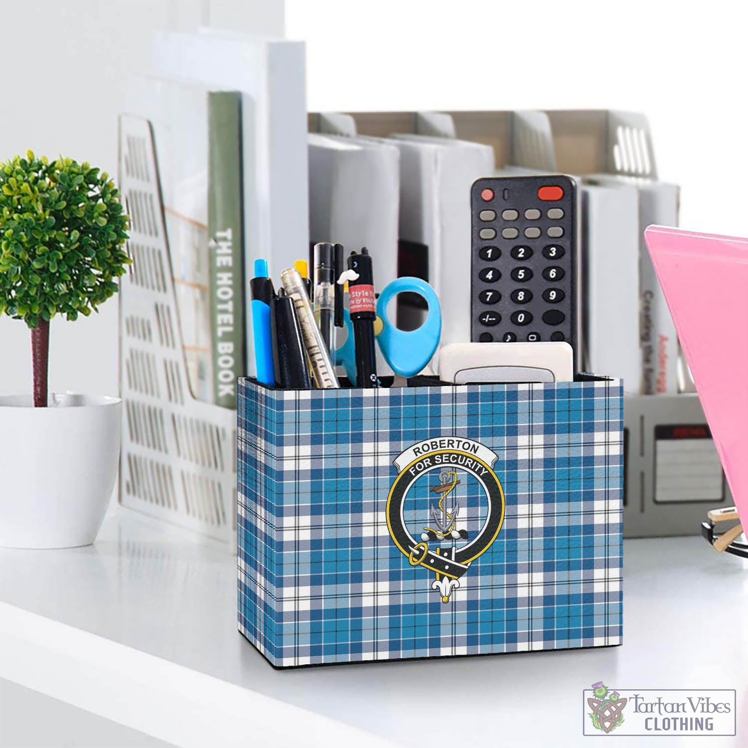 Roberton Tartan Pen Holder with Family Crest One Size 5.9"(L)*2.7"(W)*4.3"(H) - Tartan Vibes Clothing