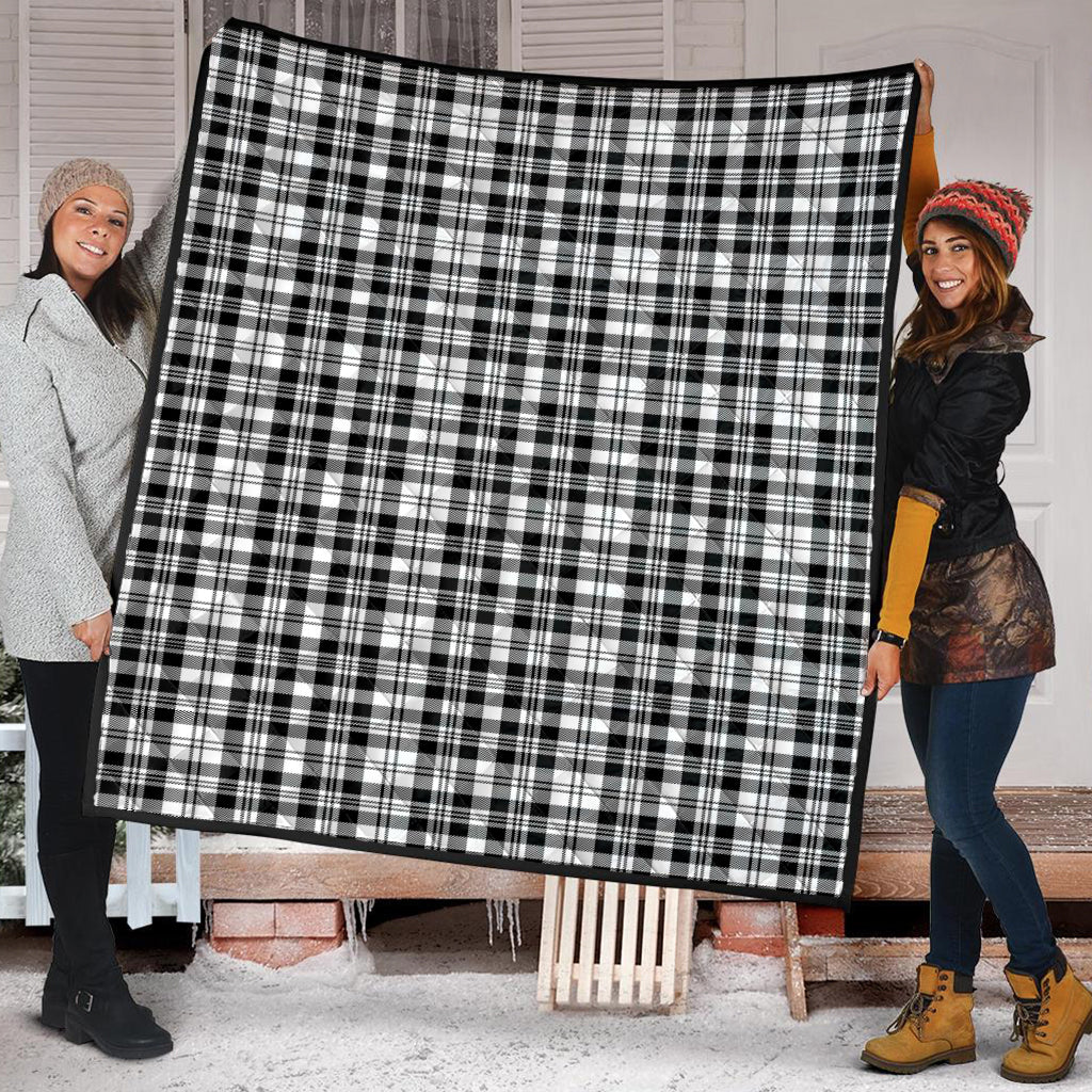 scott-black-white-tartan-quilt
