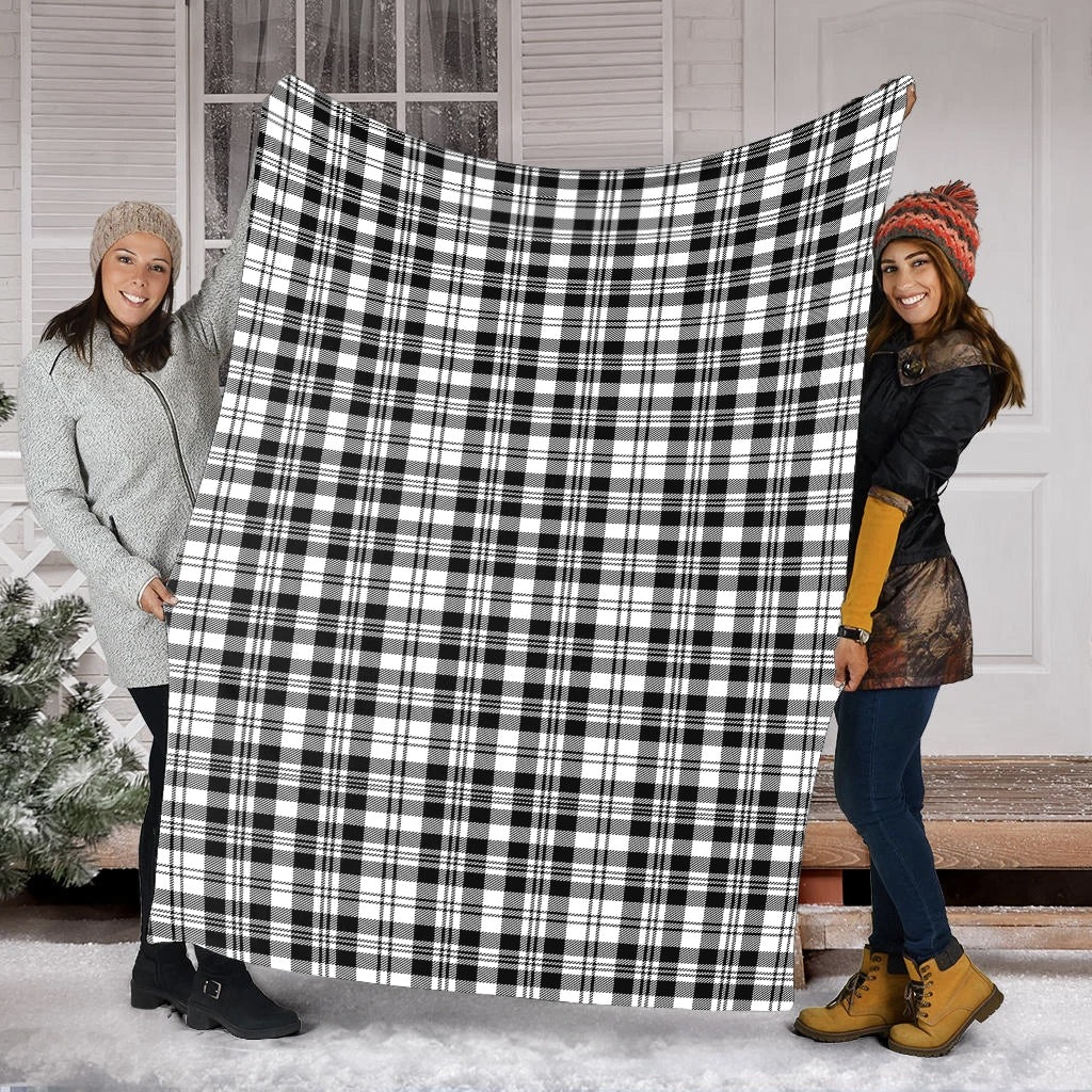 scott-black-white-tartan-blanket