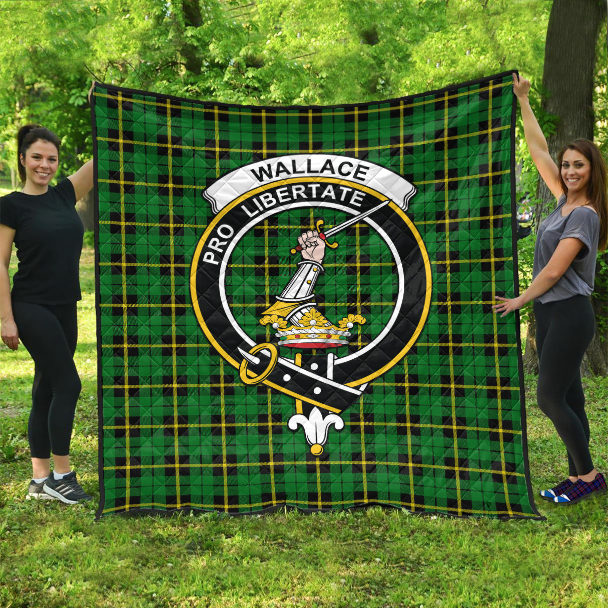 wallace-hunting-green-tartan-quilt-with-family-crest