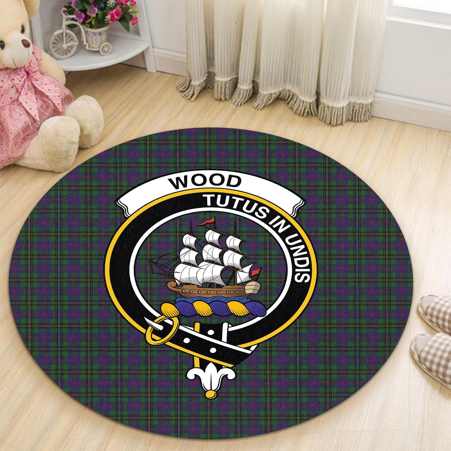 wood-tartan-round-rug-with-family-crest