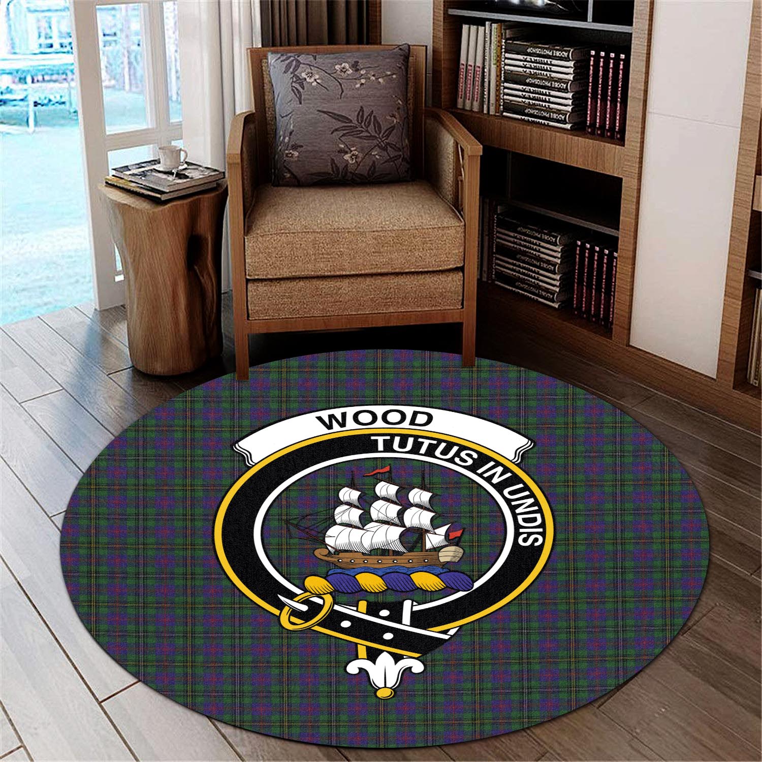 wood-tartan-round-rug-with-family-crest